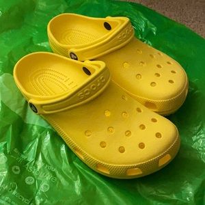 Yellow colored women’s/men’s crocs!!